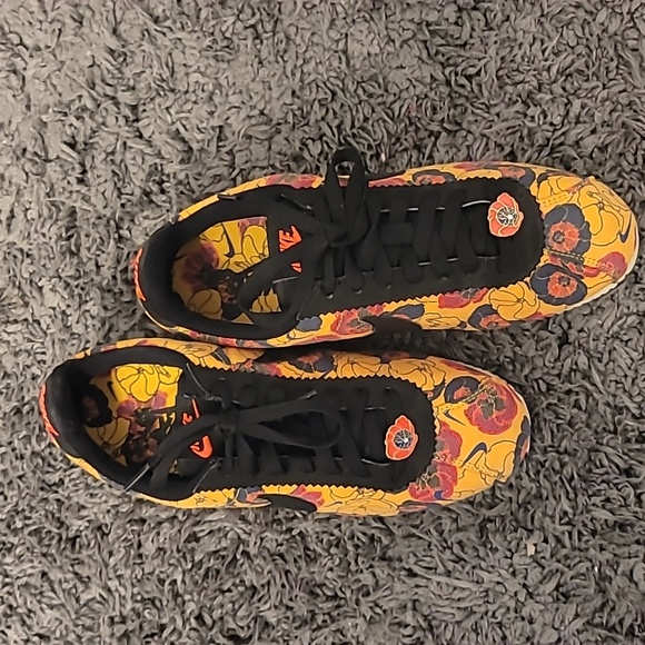 RARE Nike Classic Cortez LX Size 8 In  Floral University Gold/Black - Picture 5 of 9